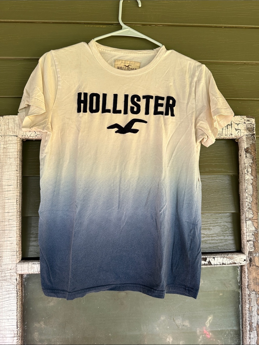 Hollister‎ Cream to Navy Ombre Logo Tee
